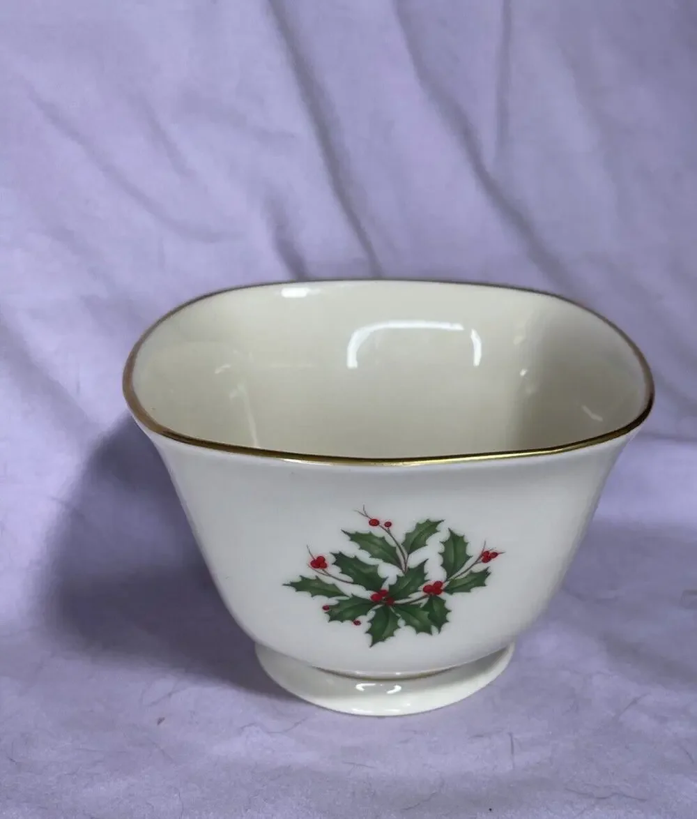 Lenox CHINA HOLIDAY CHRISTMAS TREAT BOWL , CANDY NUT DISH w/24k GOLD USA